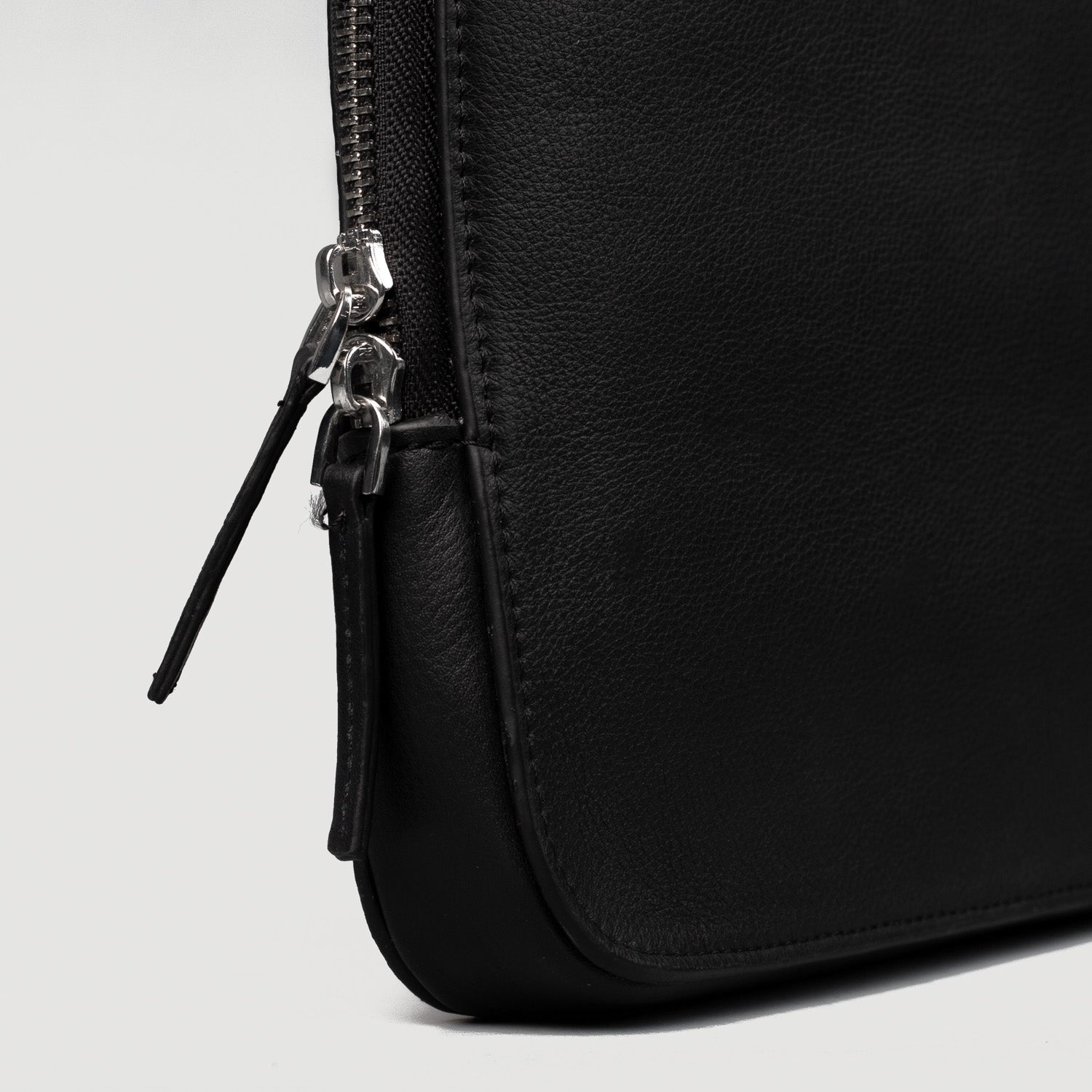 The Baxter Black Leather Laptop Sleeve 6